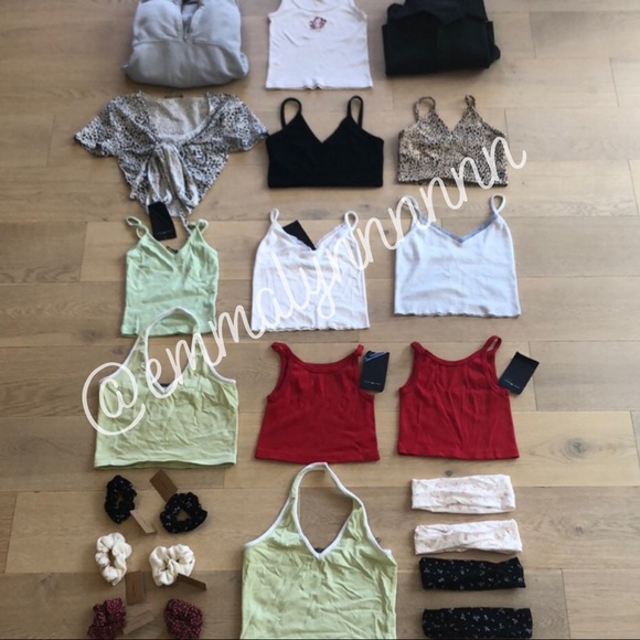BRANDY MELVILLE MYSTERY BUNDLES - Picture 5 of 8